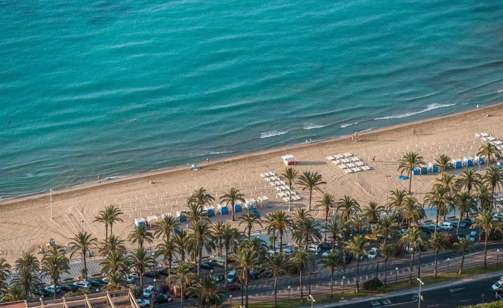 hoteles cerca de la playa del saladar alicante