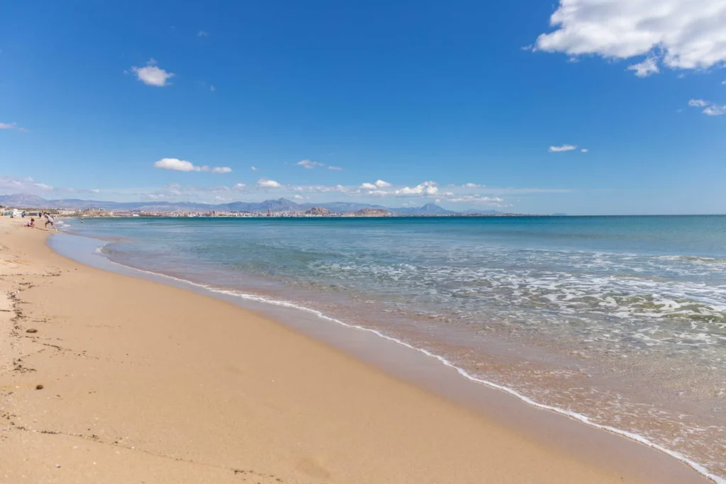 hoteles en playa del saladar