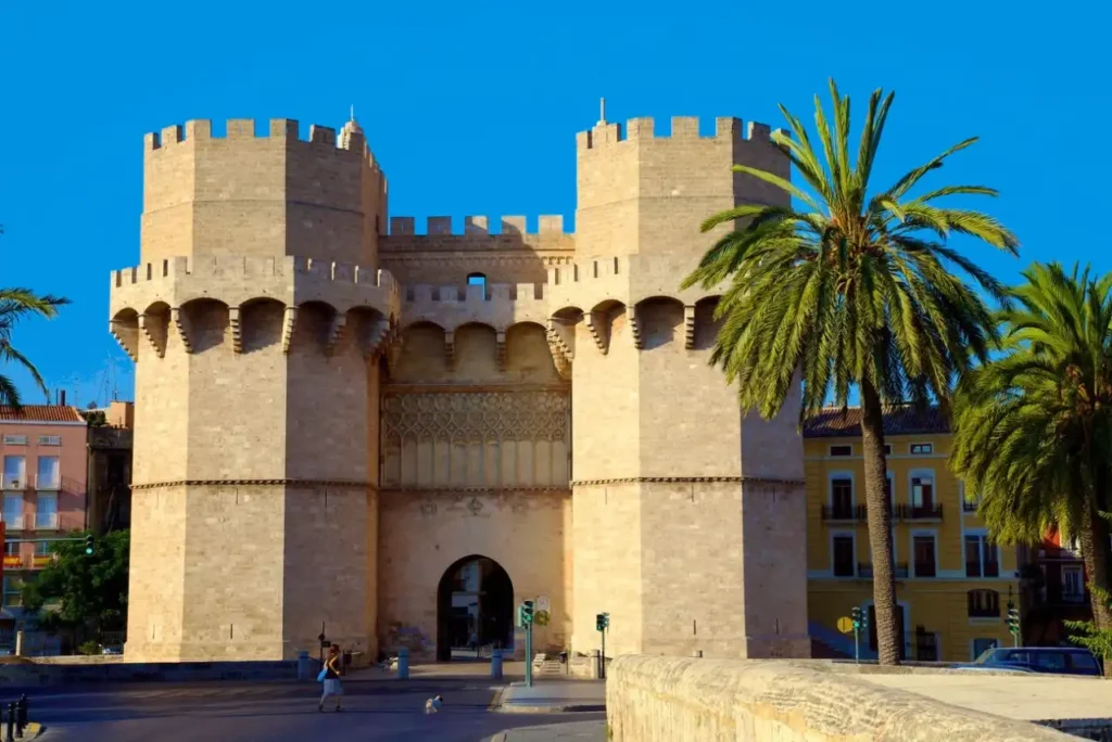 torres de serranos barrio del carmen valencia